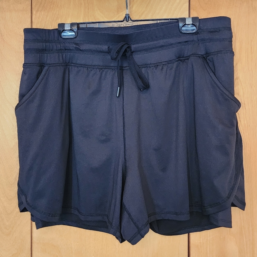 Lane Bryant LIVI athletic shorts black size 18/20